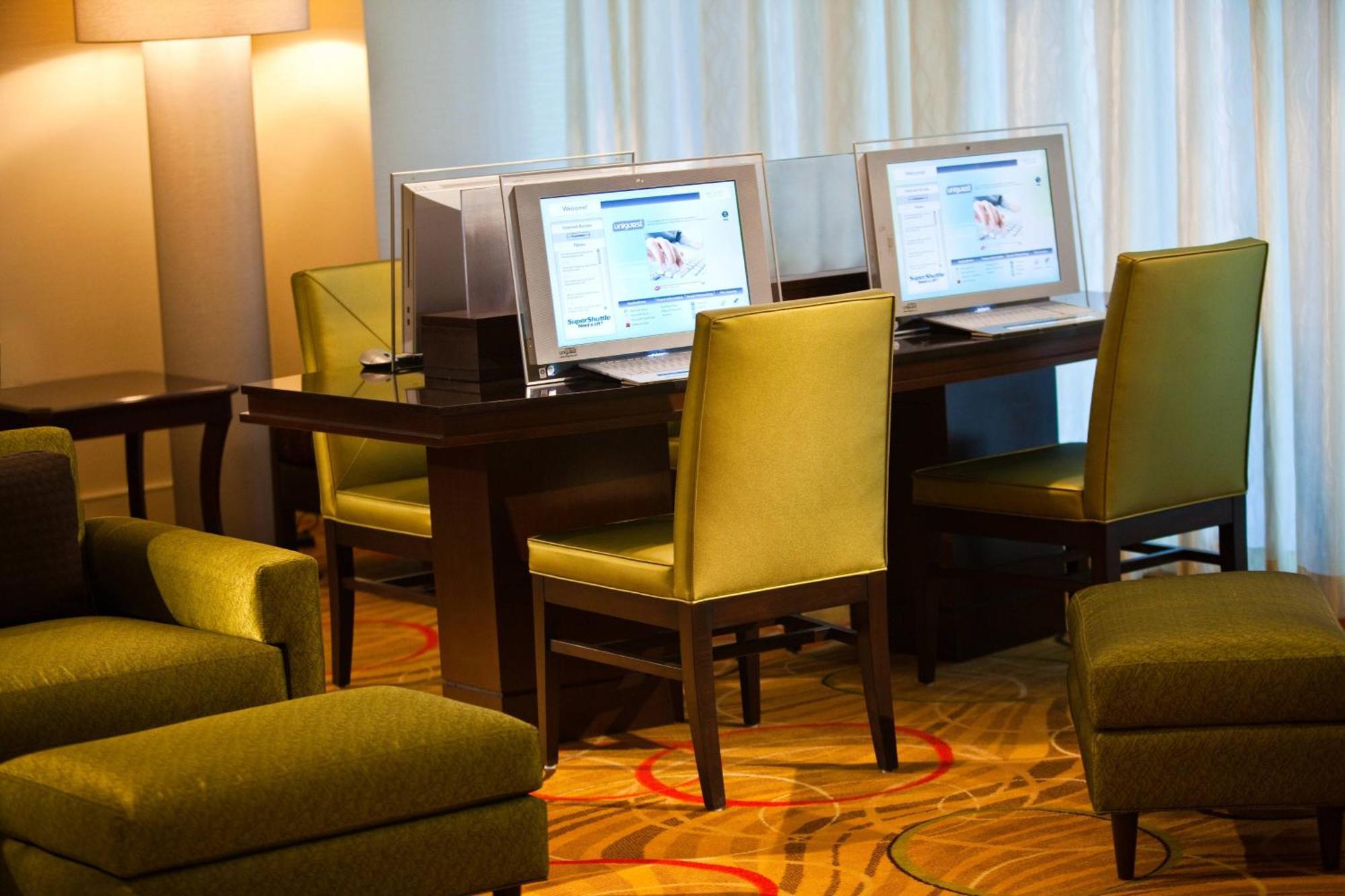 Отель BWI Airport Marriott Линтикам Экстерьер фото