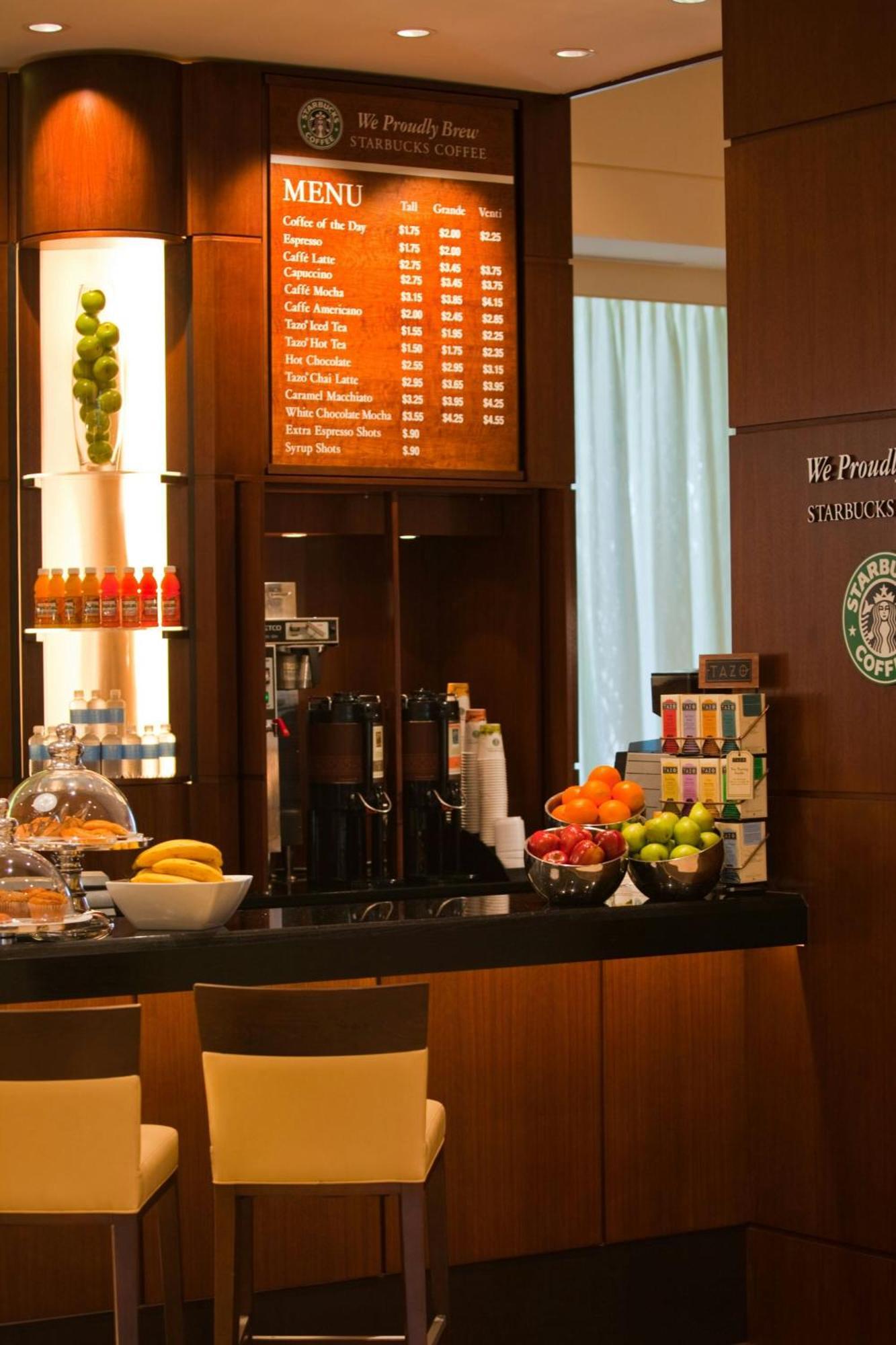 Отель BWI Airport Marriott Линтикам Экстерьер фото