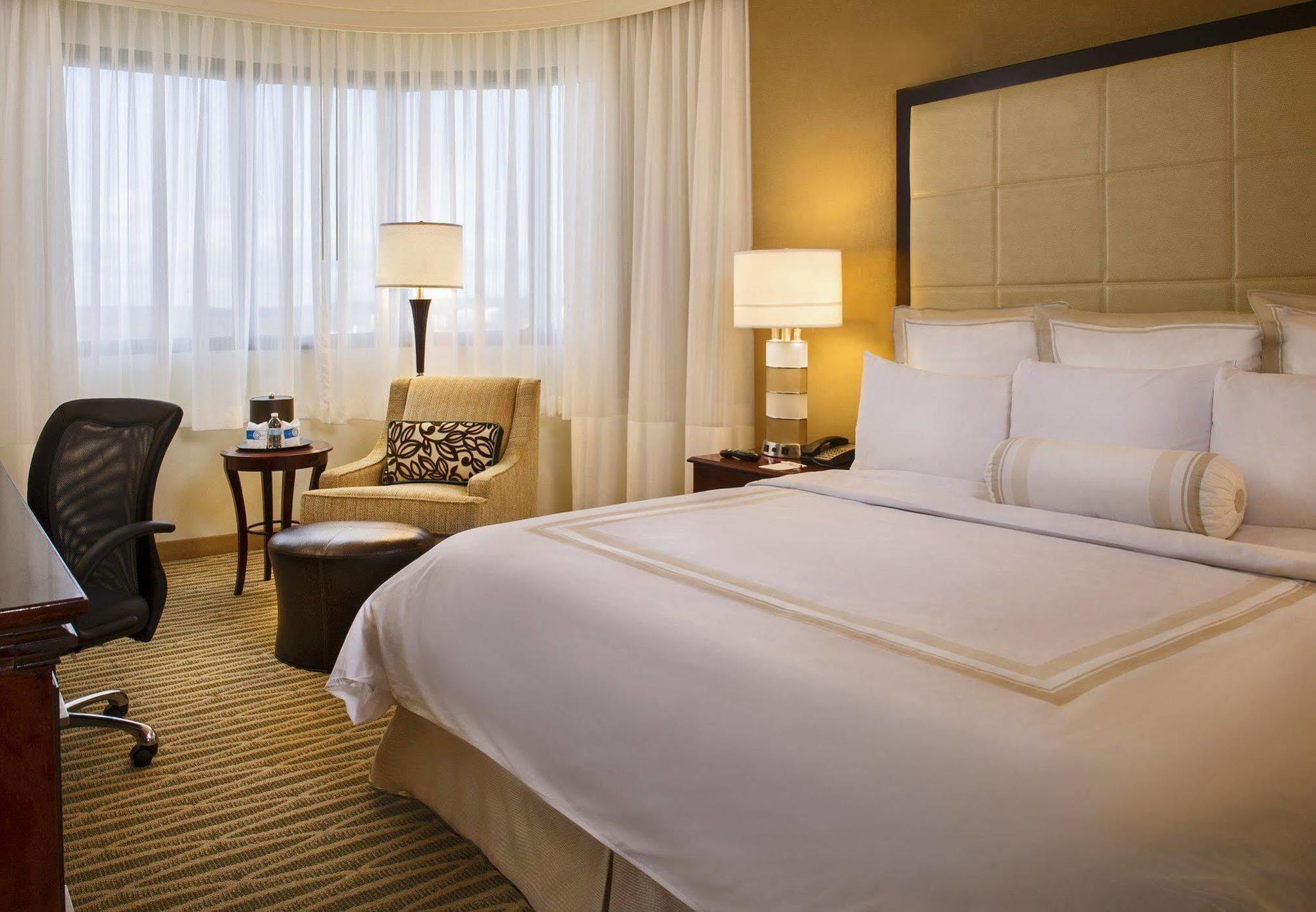 Отель BWI Airport Marriott Линтикам Экстерьер фото