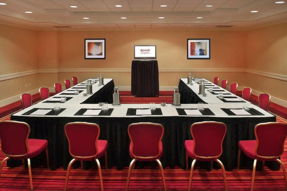 Отель BWI Airport Marriott Линтикам Экстерьер фото